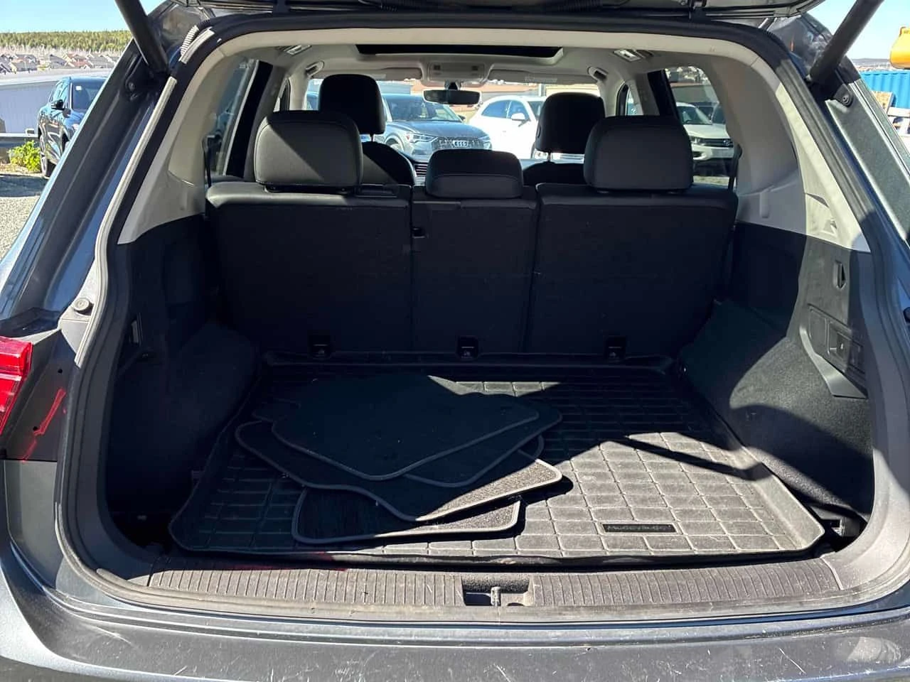 VW Tiguan Highline/CARFAX/Подгрев/Панорама/ФИНАНСИРАНЕ, снимка 11 - Автомобили и джипове - 55269767