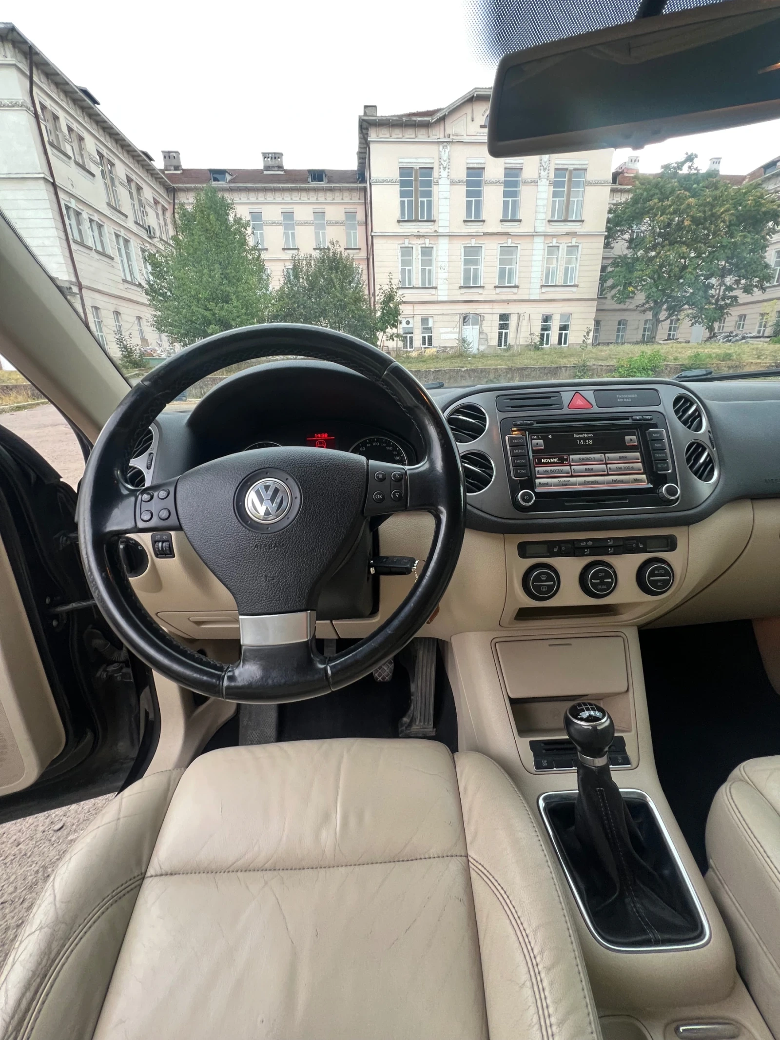 VW Tiguan, снимка 6 - Автомобили и джипове - 56170563
