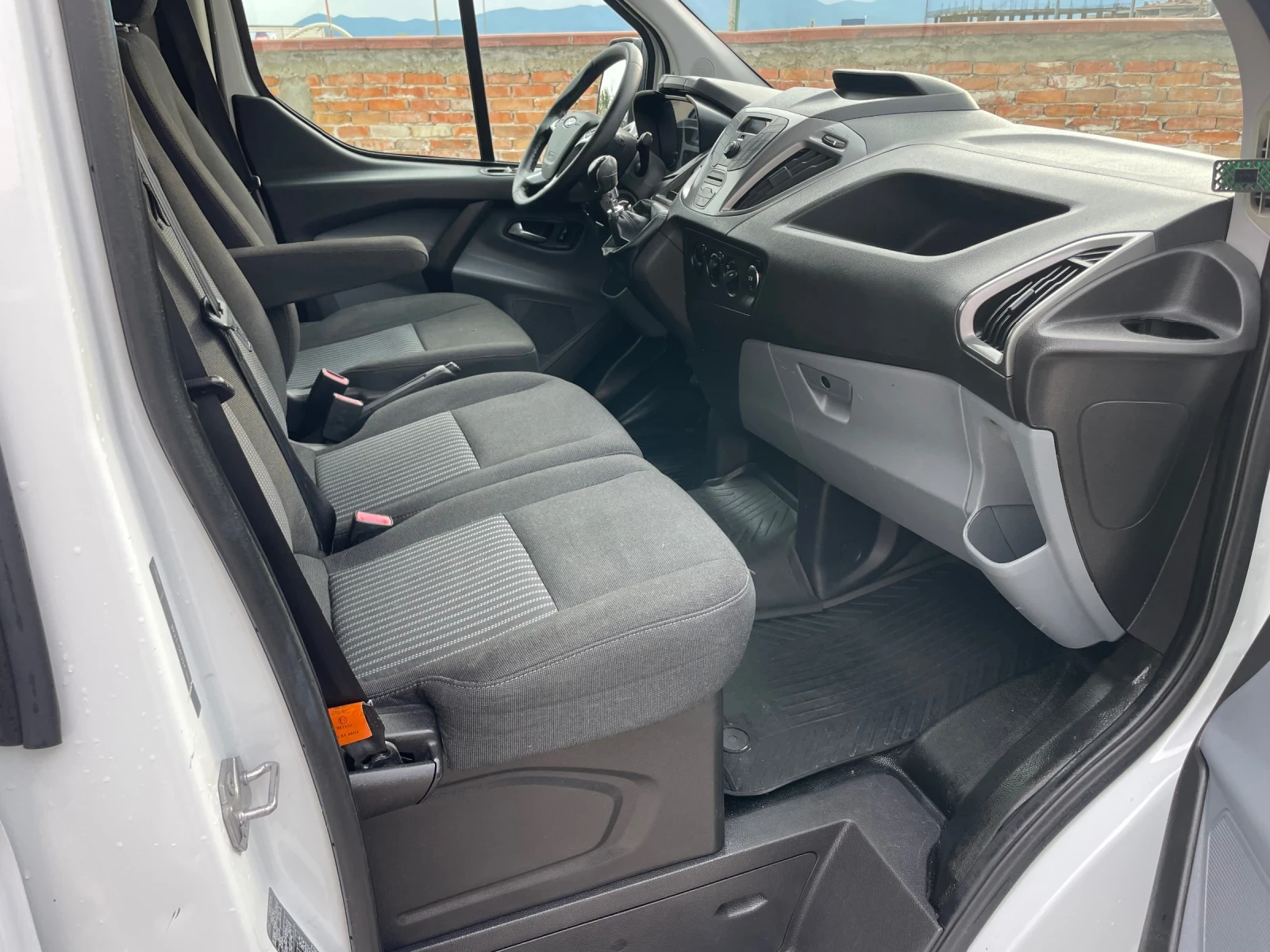 Ford Transit Custom 2.2 CDTI , снимка 9 - Бусове и автобуси - 54284745