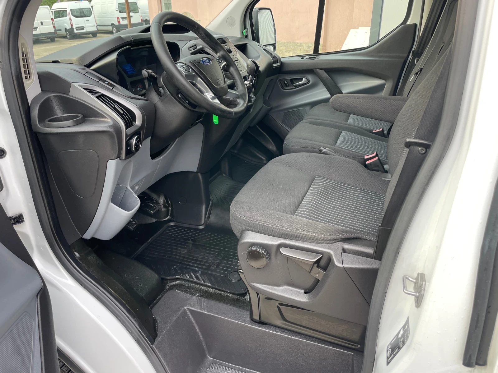 Ford Transit Custom 2.2 CDTI , снимка 11 - Бусове и автобуси - 54284745