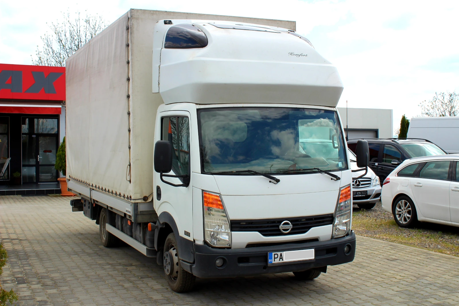 Nissan Kabstar 35.13 2.5D БОРД* СПАЛНА КАБИНА, снимка 2 - Камиони - 54159369