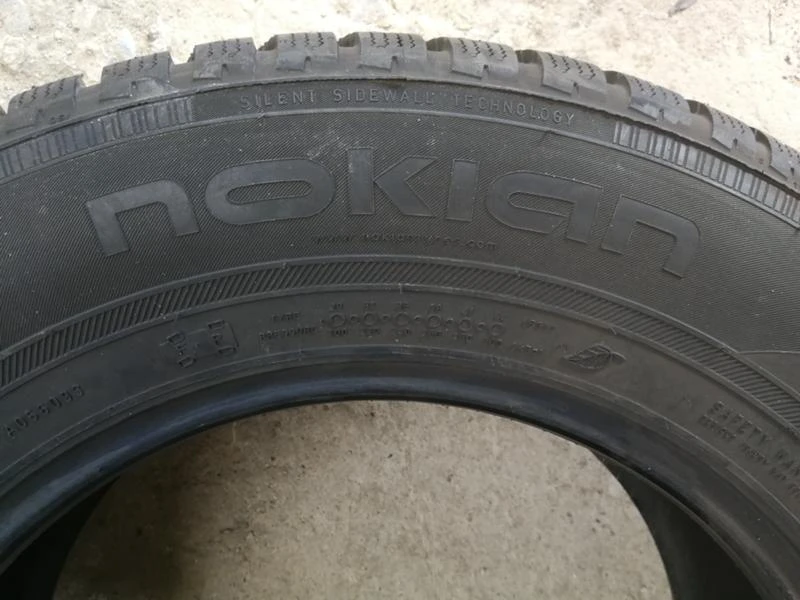 Гуми Зимни 215/65R15, снимка 5 - Гуми и джанти - 45863980