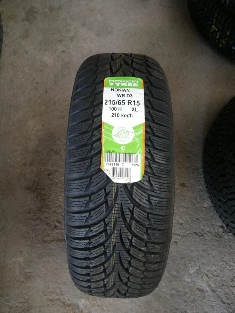 Гуми Зимни 215/65R15, снимка 1 - Гуми и джанти - 45863980