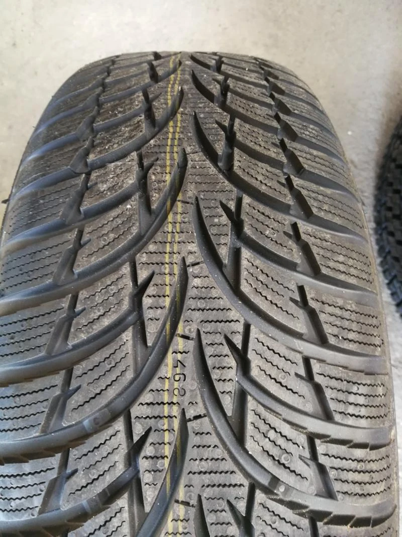 Гуми Зимни 215/65R15, снимка 3 - Гуми и джанти - 45863980