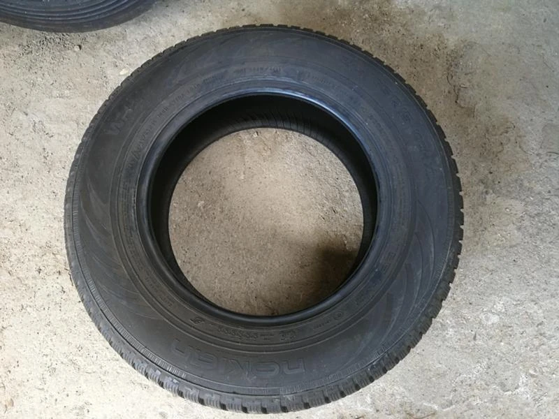 Гуми Зимни 215/65R15, снимка 4 - Гуми и джанти - 45863980