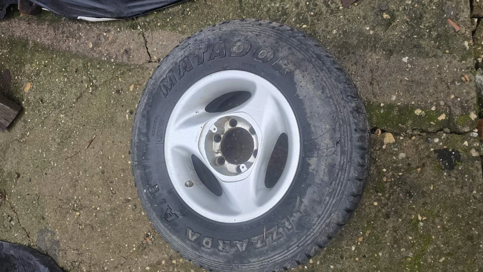 ���� � ������ 235/75R15 �� Nissan Terrano | Mobile.bg � ����������� 1