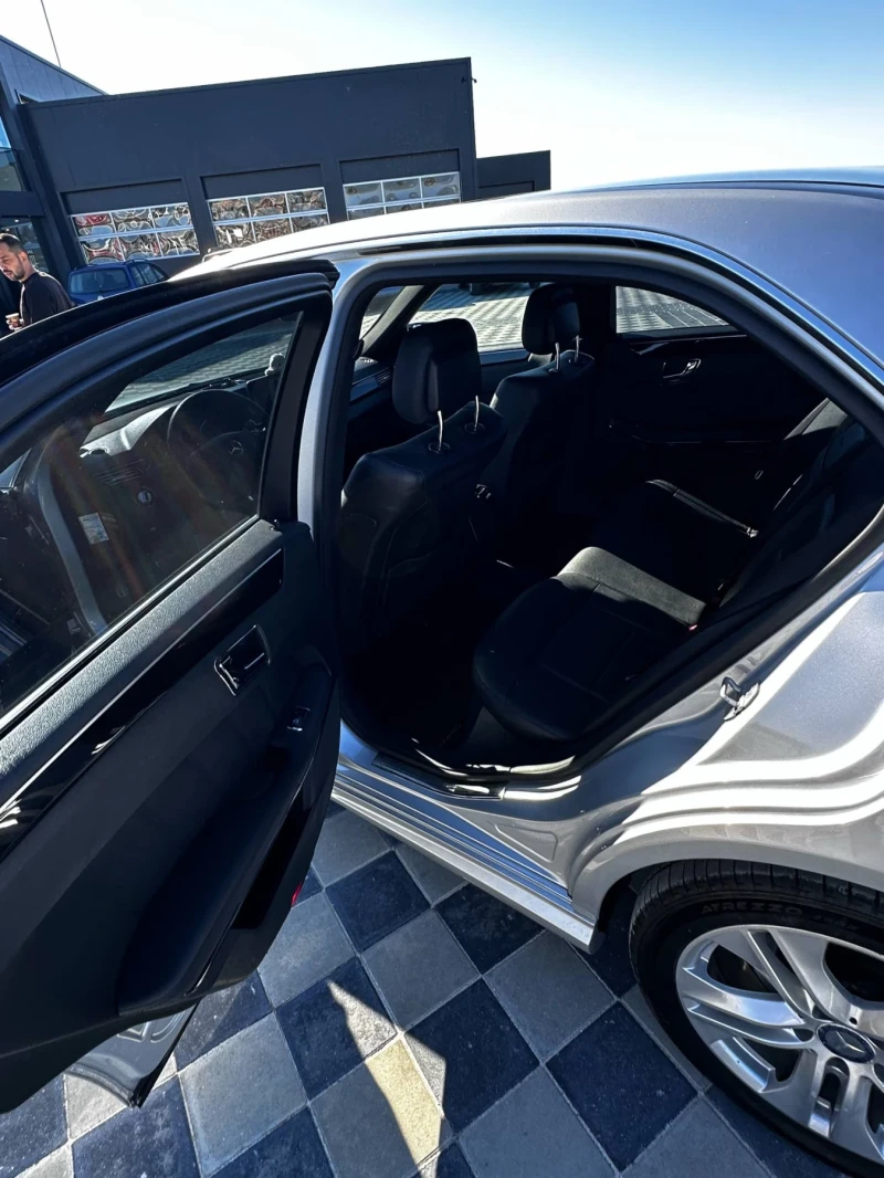 Mercedes-Benz E 350 AMG, снимка 11 - Автомобили и джипове - 52678336
