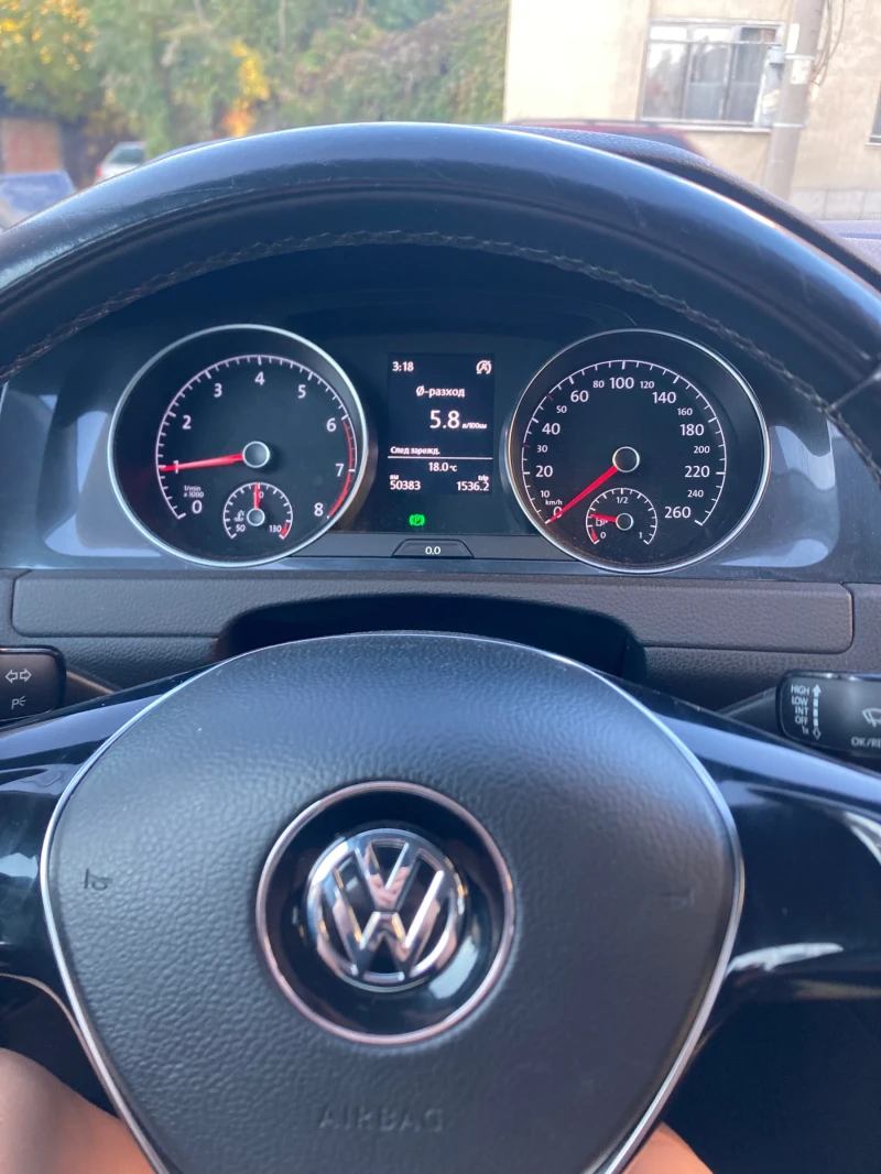 VW Golf 1.0TSI, снимка 8 - Автомобили и джипове - 47765079