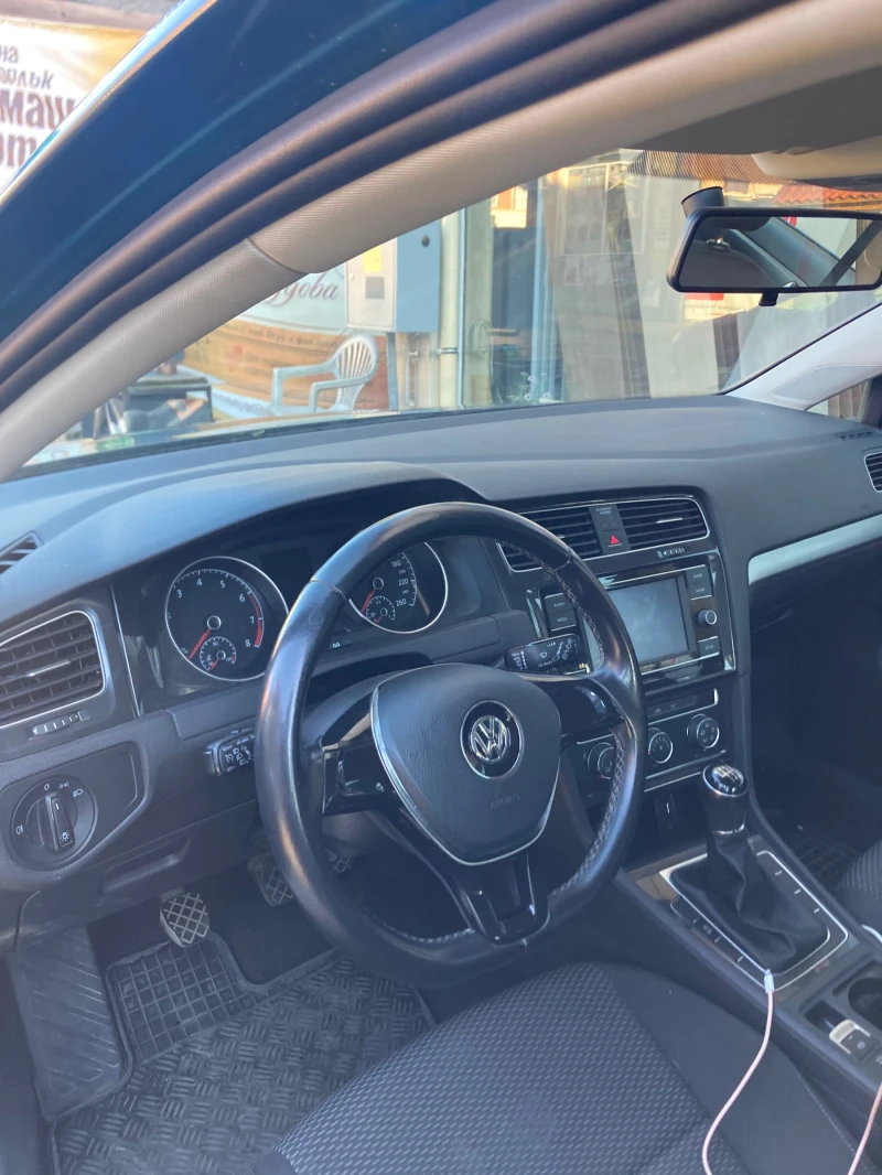 VW Golf 1.0TSI, снимка 11 - Автомобили и джипове - 47765079