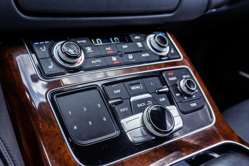 Audi A8 4.2 FSI V8 (372 Hp) quattro Tiptronic, снимка 10 - Автомобили и джипове - 52333899