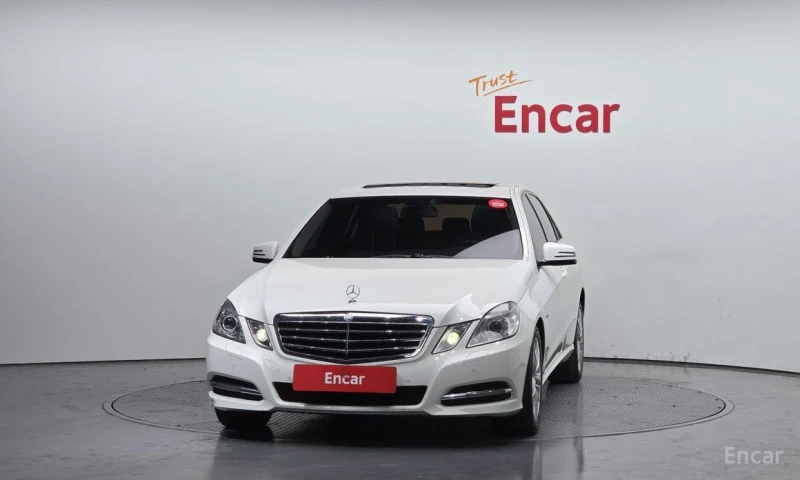 Mercedes-Benz E 220, снимка 3 - Автомобили и джипове - 52908640