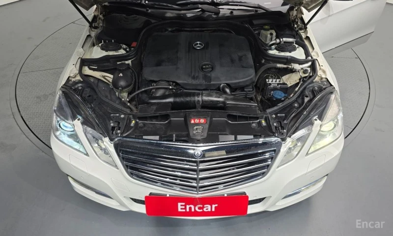 Mercedes-Benz E 220, снимка 6 - Автомобили и джипове - 52908640