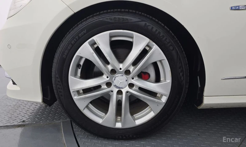 Mercedes-Benz E 220, снимка 5 - Автомобили и джипове - 52908640