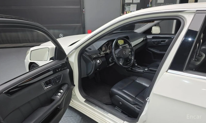 Mercedes-Benz E 220, снимка 10 - Автомобили и джипове - 52908640