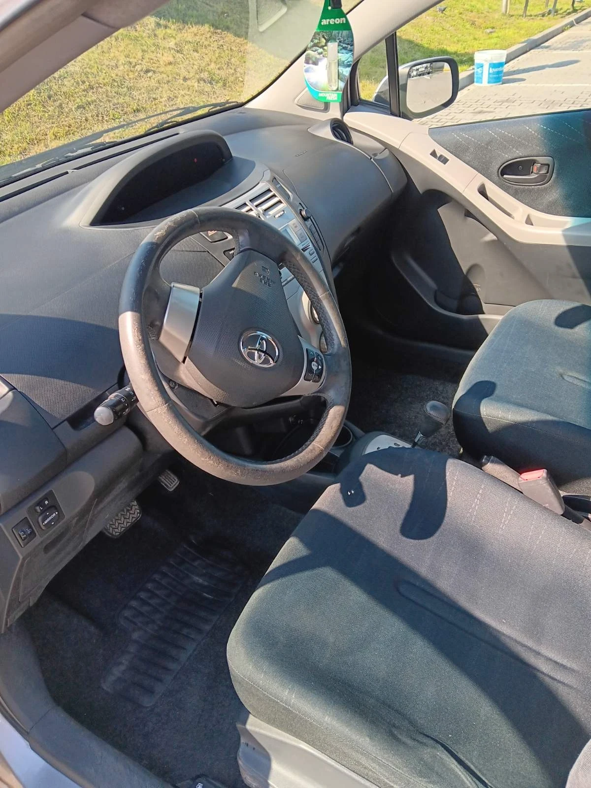 Toyota Yaris автоматик - изображение 6