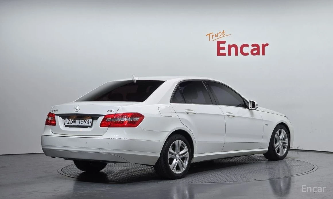Mercedes-Benz E 220  - изображение 2