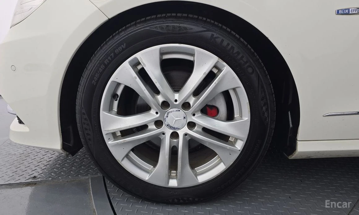 Mercedes-Benz E 220  - изображение 5