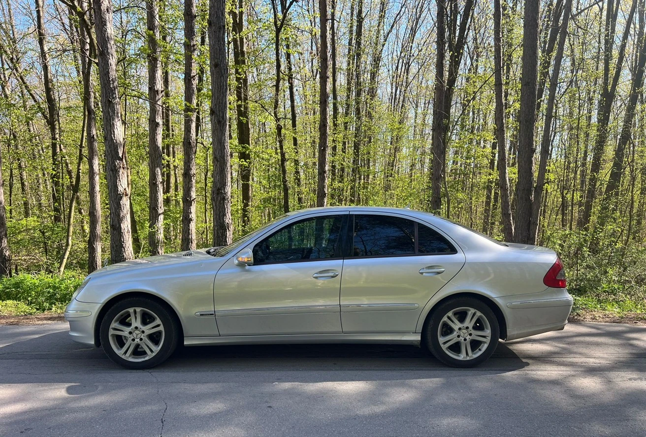 Mercedes-Benz E 320, снимка 5 - Автомобили и джипове - 52965301