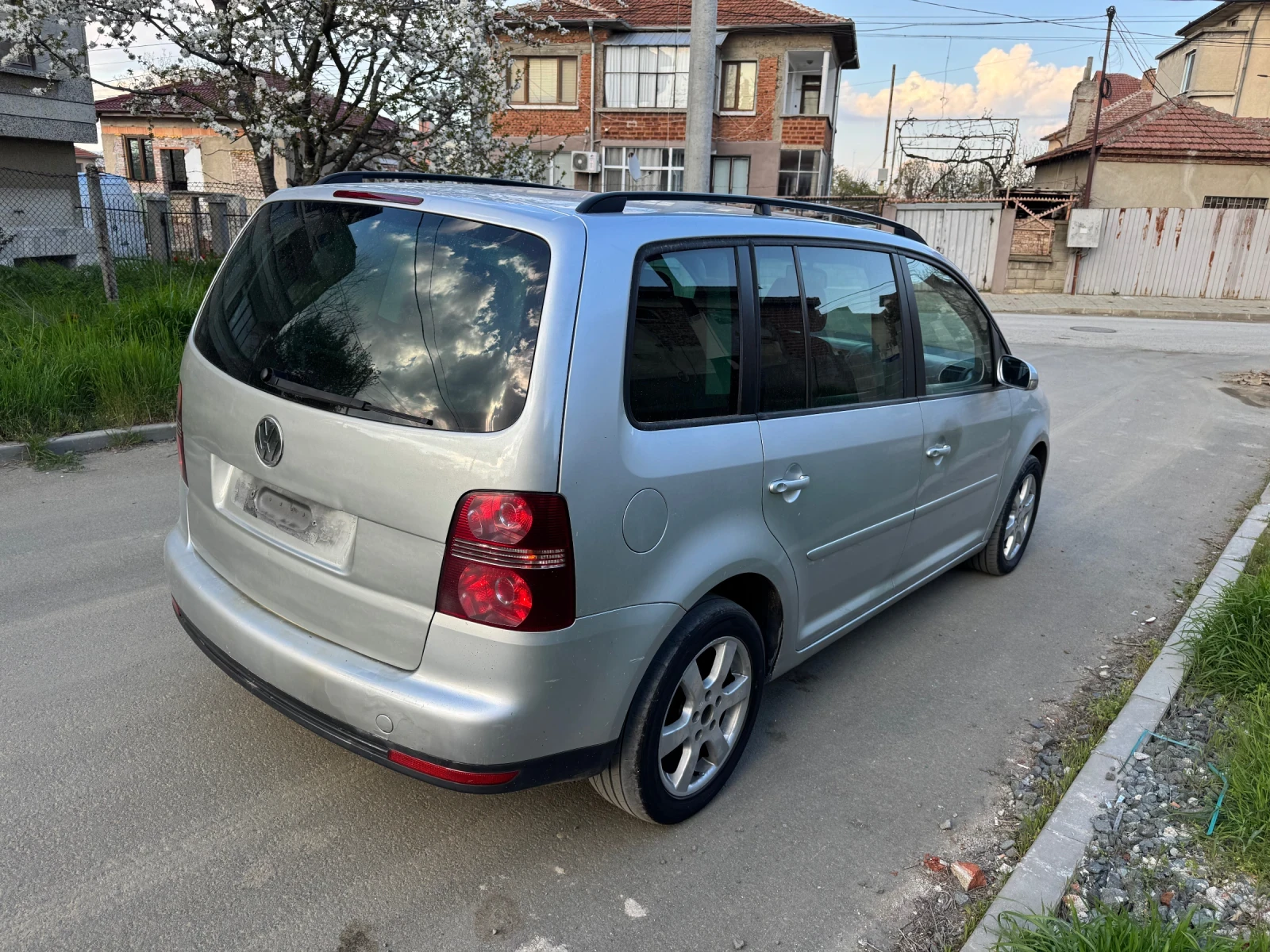 VW Touran 1.9 tdi 6+ 1, снимка 6 - Автомобили и джипове - 54284075
