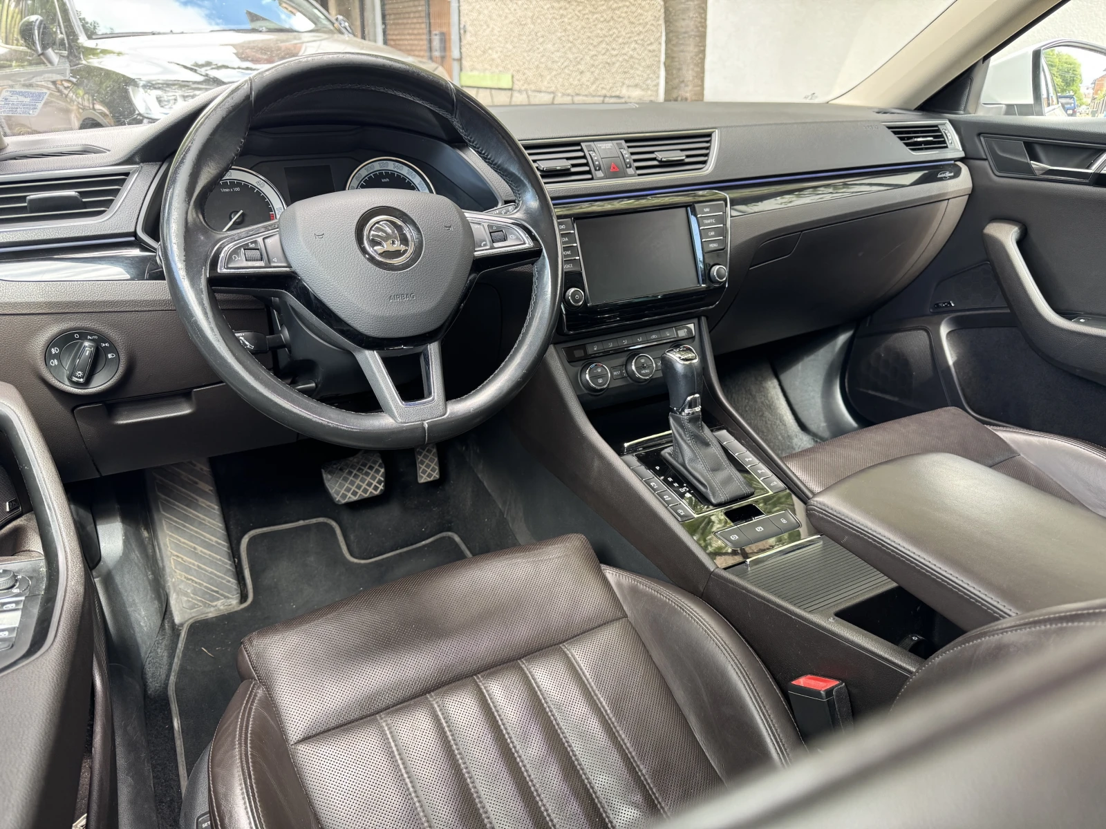 Skoda Superb L&K 4х4 190кс панорама, снимка 12 - Автомобили и джипове - 54427381