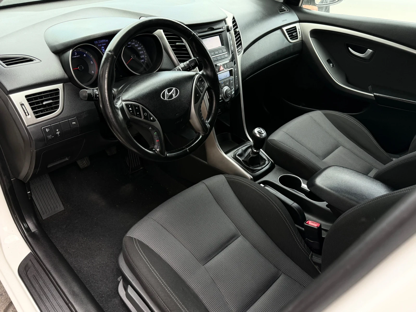 Hyundai I30 1.6CRDI-��������-COMFORT-������-LED ������� | Mobile.bg � ����������� 10