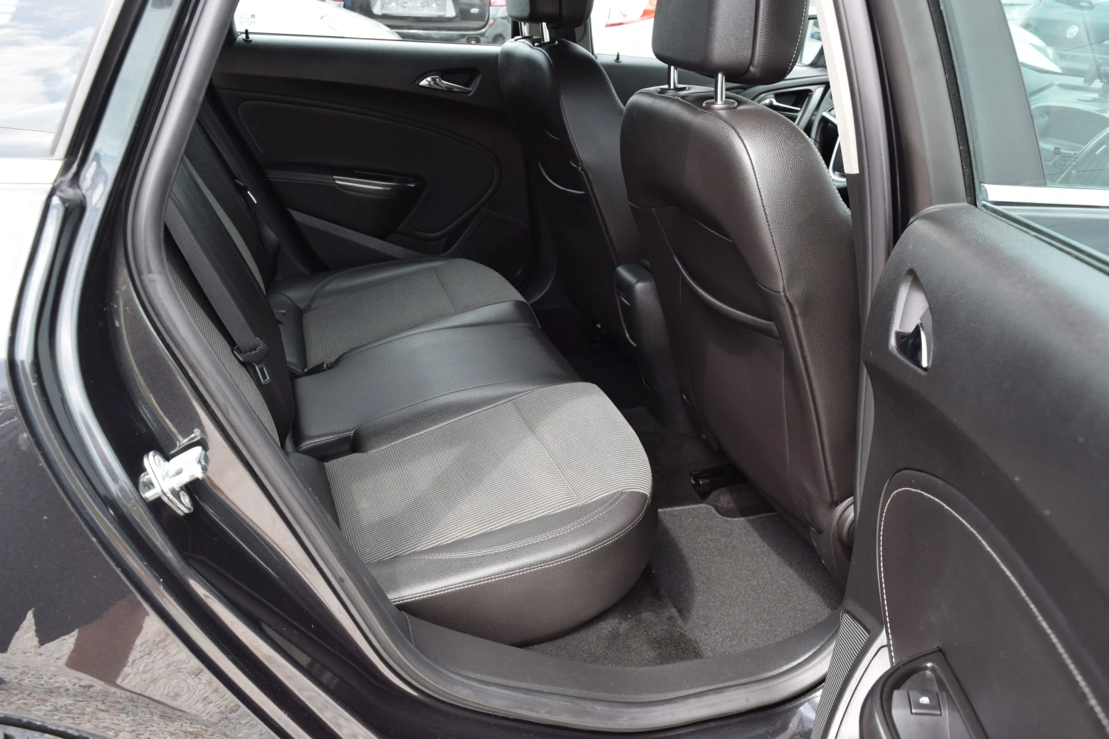 Opel Astra 1.4T* 140kc* BRC-газ* Euro5* COSMO, снимка 13 - Автомобили и джипове - 54632953