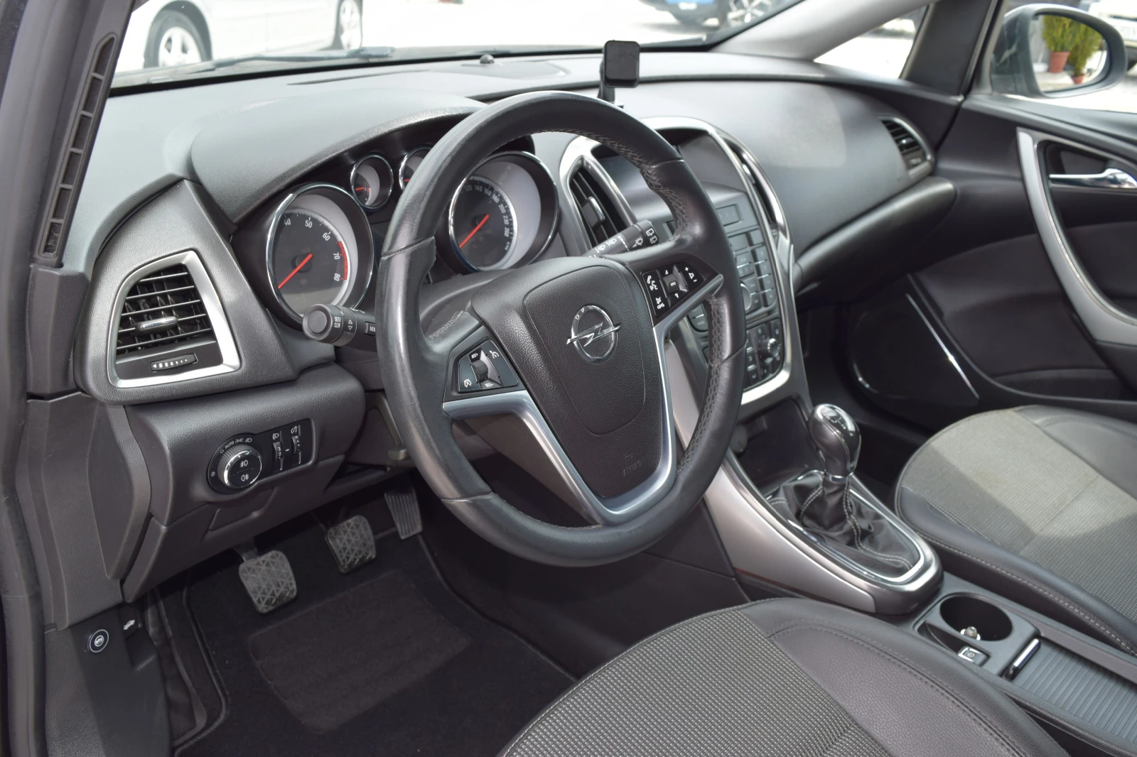 Opel Astra 1.4T* 140kc* BRC-газ* Euro5* COSMO, снимка 9 - Автомобили и джипове - 54632953