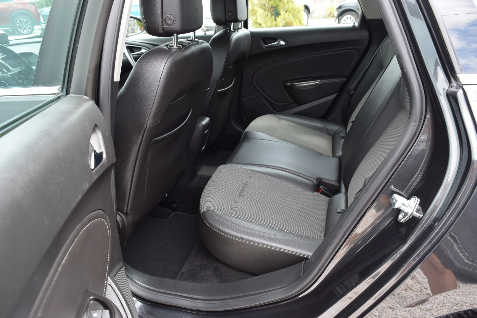 Opel Astra 1.4T* 140kc* BRC-газ* Euro5* COSMO, снимка 14 - Автомобили и джипове - 54632953