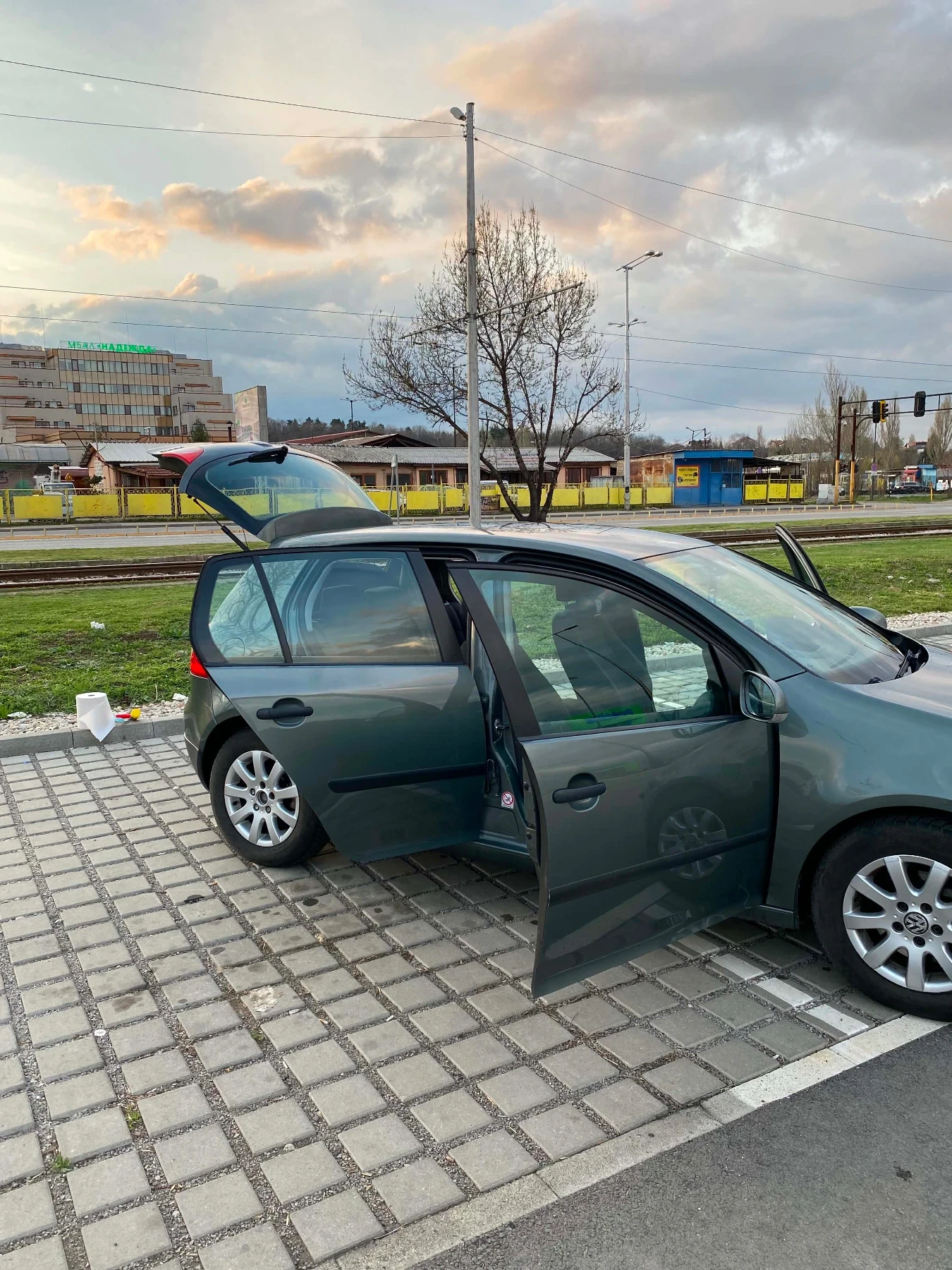 VW Golf 1.6 FSI 6 скорости, снимка 2 - Автомобили и джипове - 54768562