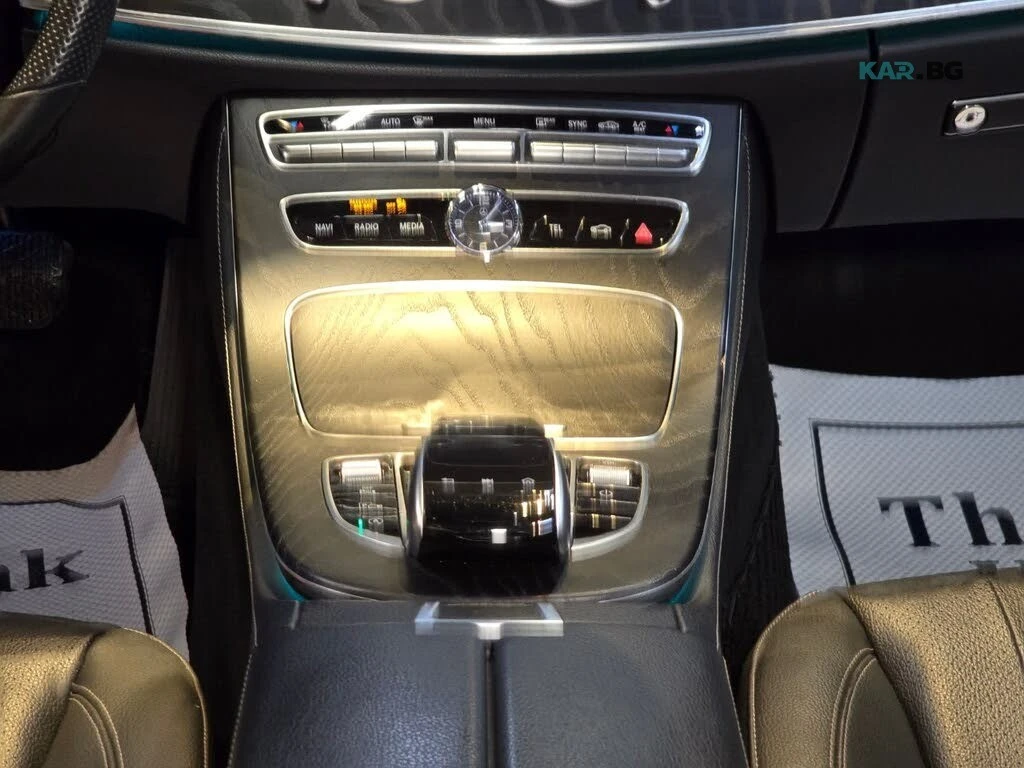Mercedes-Benz E 300 4MATIC/SPORT-PACK/PANOROOF/BURMESTER, снимка 14 - Автомобили и джипове - 55377057