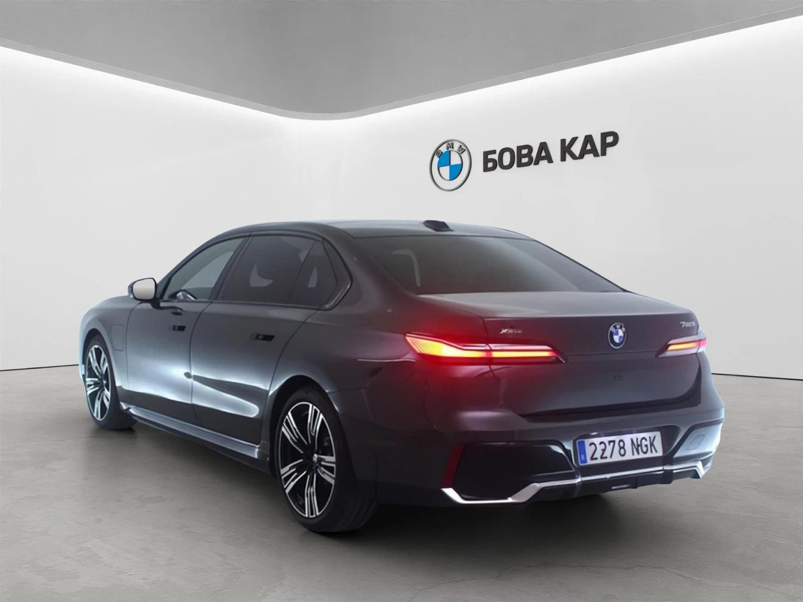 BMW 750 xDrive Sedan, снимка 5 - Автомобили и джипове - 55799458