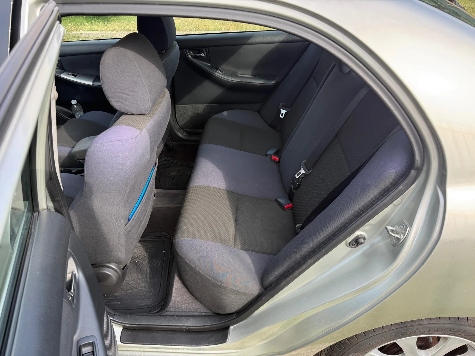 Toyota Corolla 1.6 VVT-i, снимка 10 - Автомобили и джипове - 56075704
