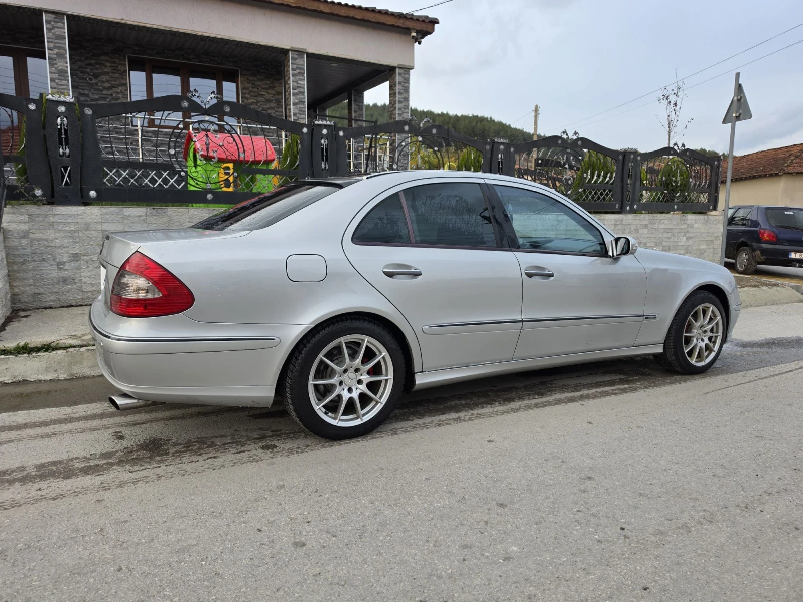 Mercedes-Benz E 320 3.2CDI R6 , снимка 2 - Автомобили и джипове - 56685635
