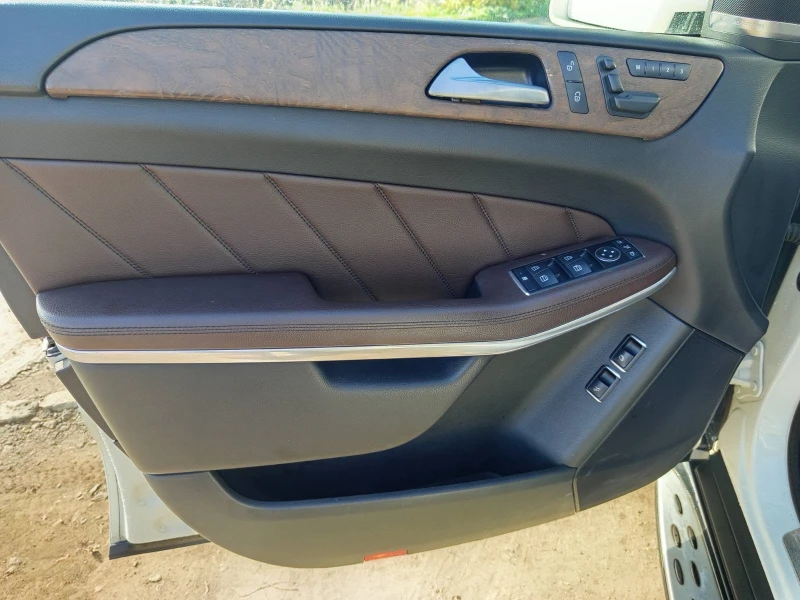 Mercedes-Benz GL 550 4MATIC AMG Pack, снимка 17 - Автомобили и джипове - 52633739