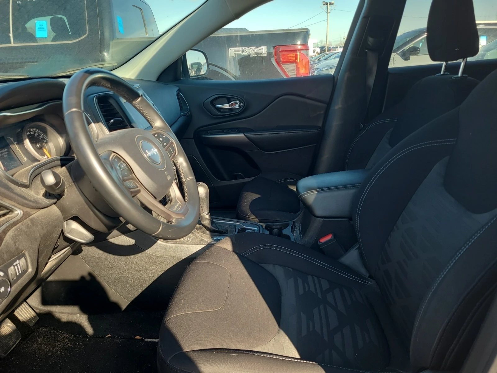 Jeep Cherokee * CARFAX * ВЪЗМОЖНОСТ ЗА ФИНАНСИРАНЕ - изображение 3