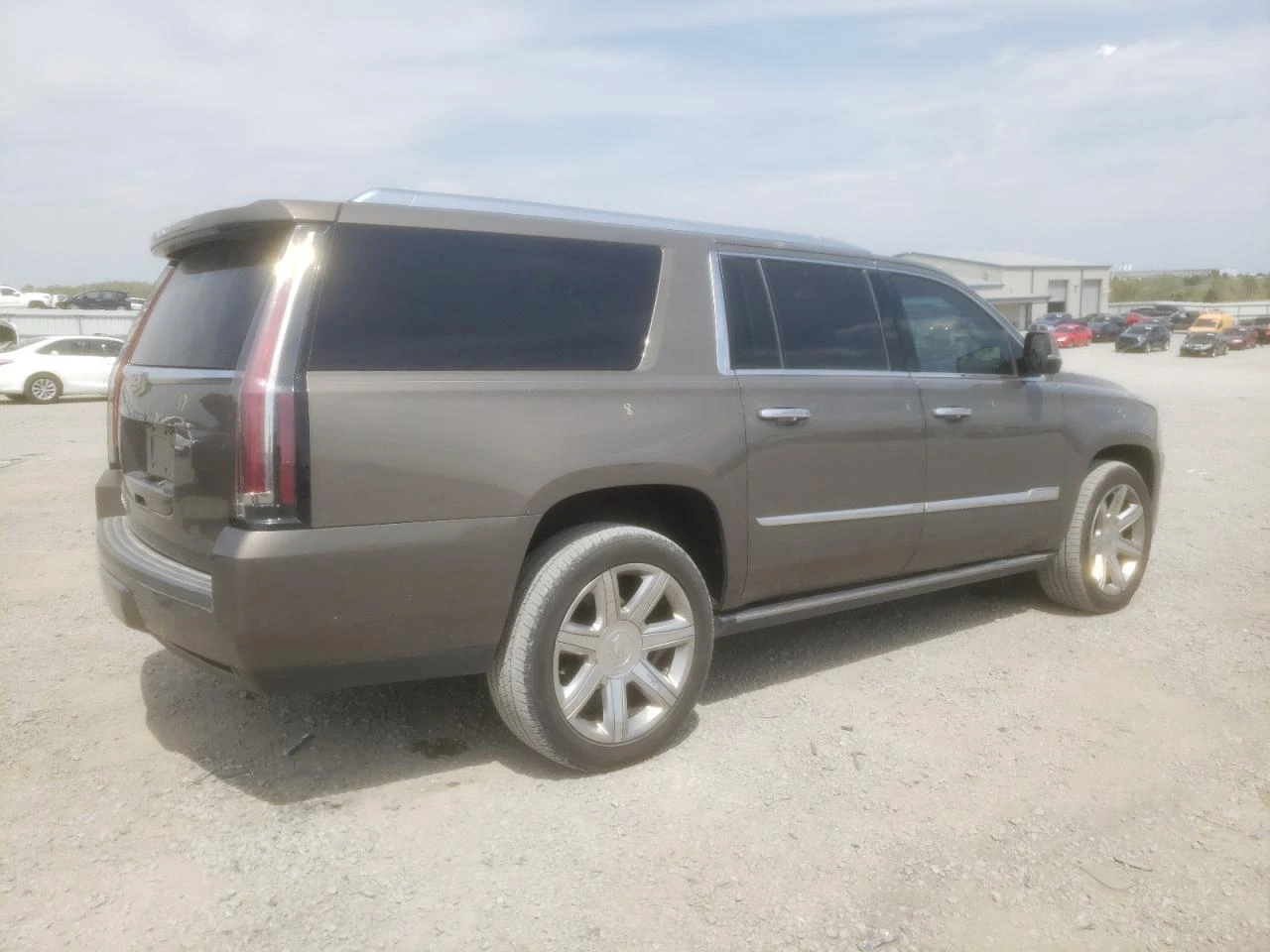 Cadillac Escalade 2016 CADILLAC ESCALADE ESV PREMIUM - изображение 4