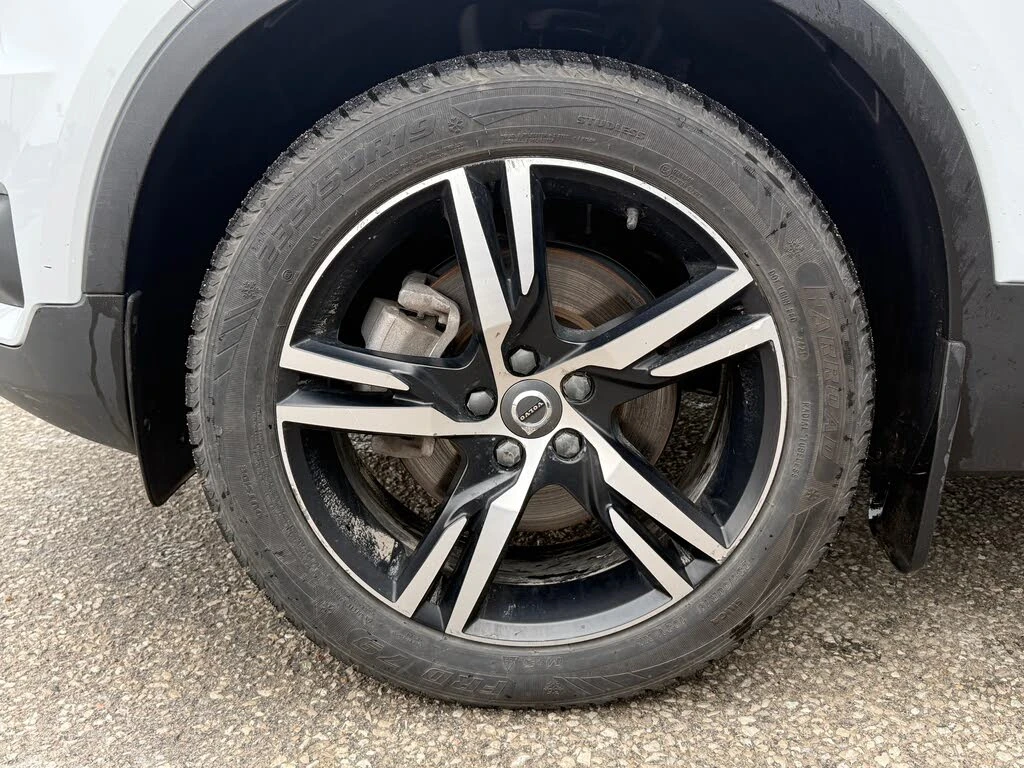 Volvo XC40 T5 R-Design * HeadUp * АвтоКредит * (ЦЕНА ДО БГ) - изображение 9