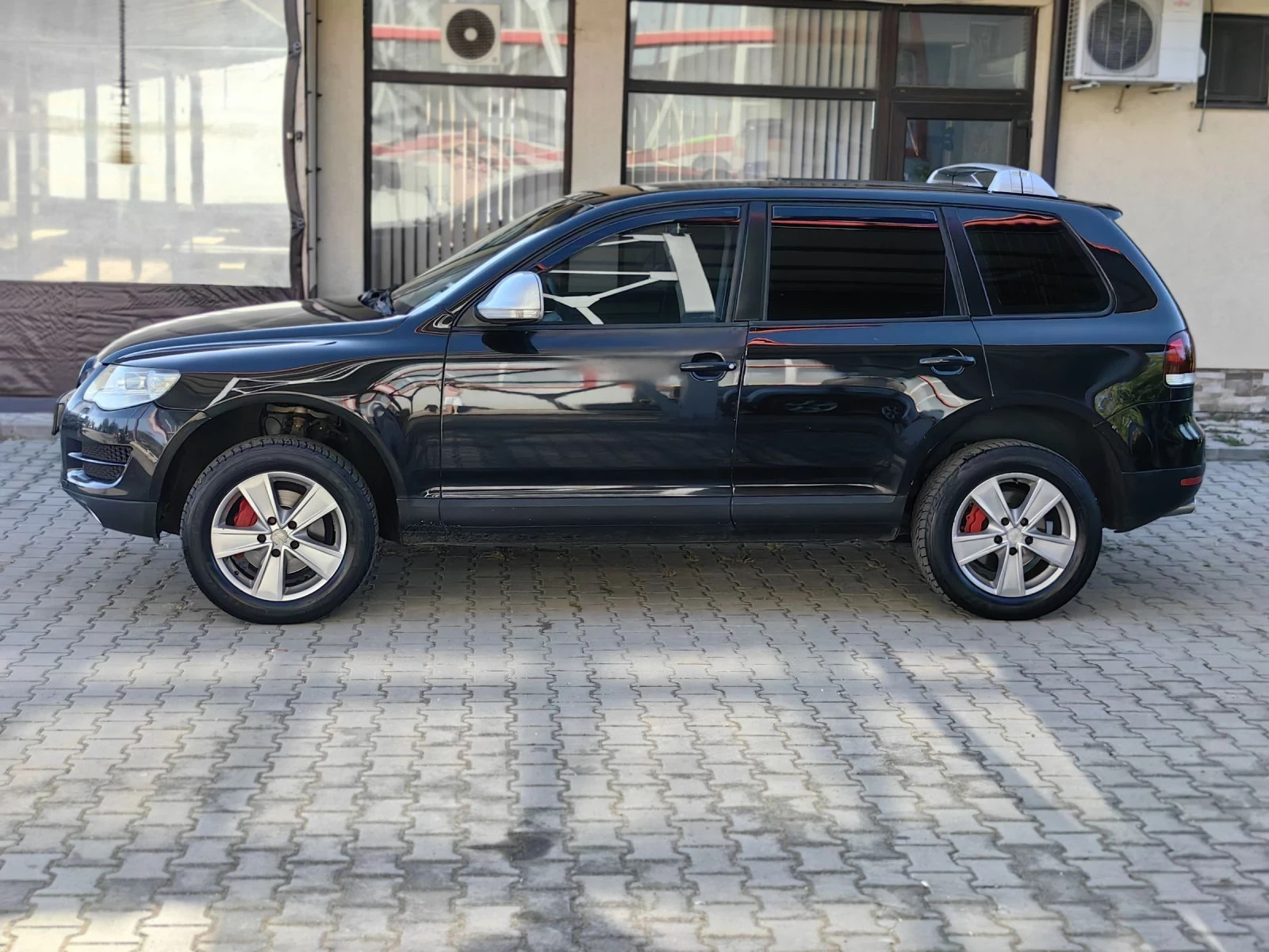VW Touareg 3.0тди 239 РЪЧКА 6 скорости НА ПРУЖИНИ - изображение 3