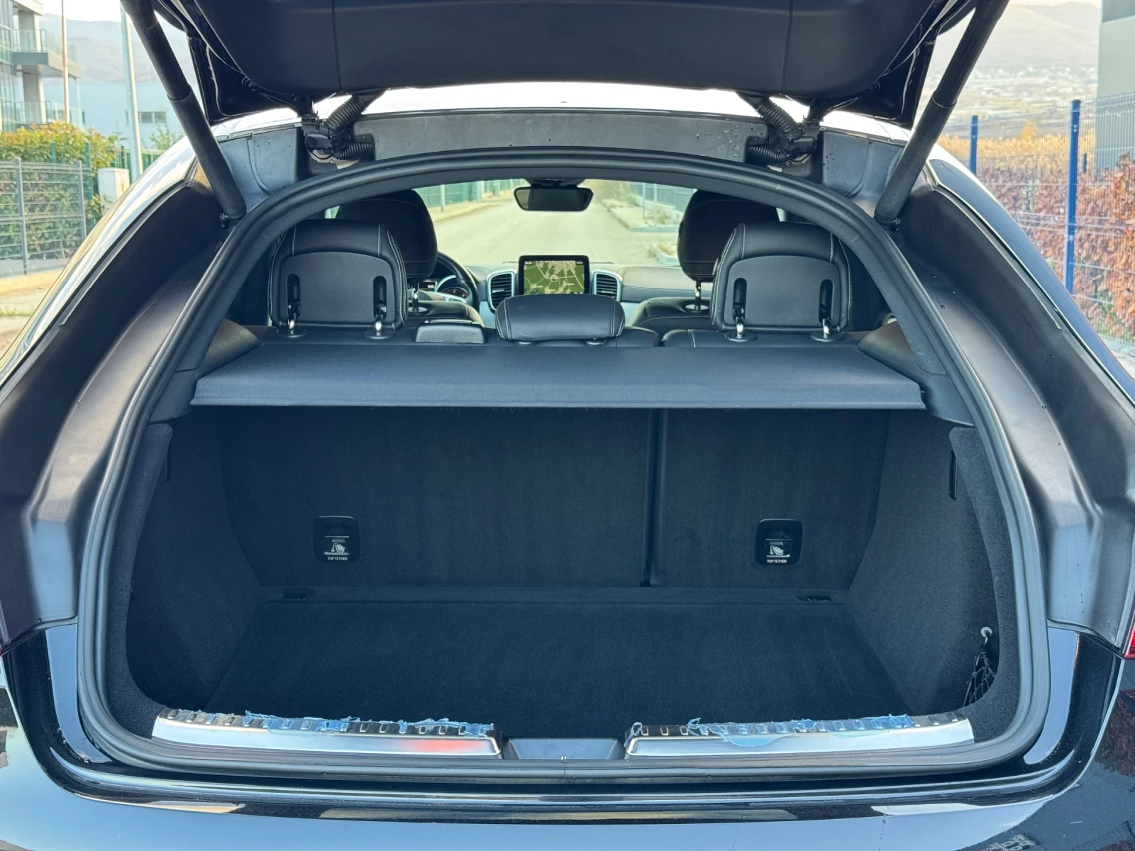 Mercedes-Benz GLE 350 AMG PREMIUM PLUS/4MATIC/360/HARMAN/ПЪЛ. СЕРВ ИСТ. - изображение 4