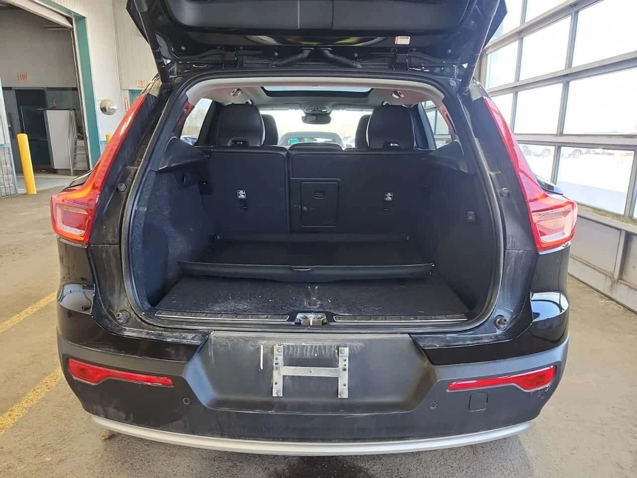 Volvo XC40 PLUS BRIGHT THEME| ПАМЕТ| ПАНОРАМА| 2 КЛЮЧА| , снимка 7 - Автомобили и джипове - 54425327