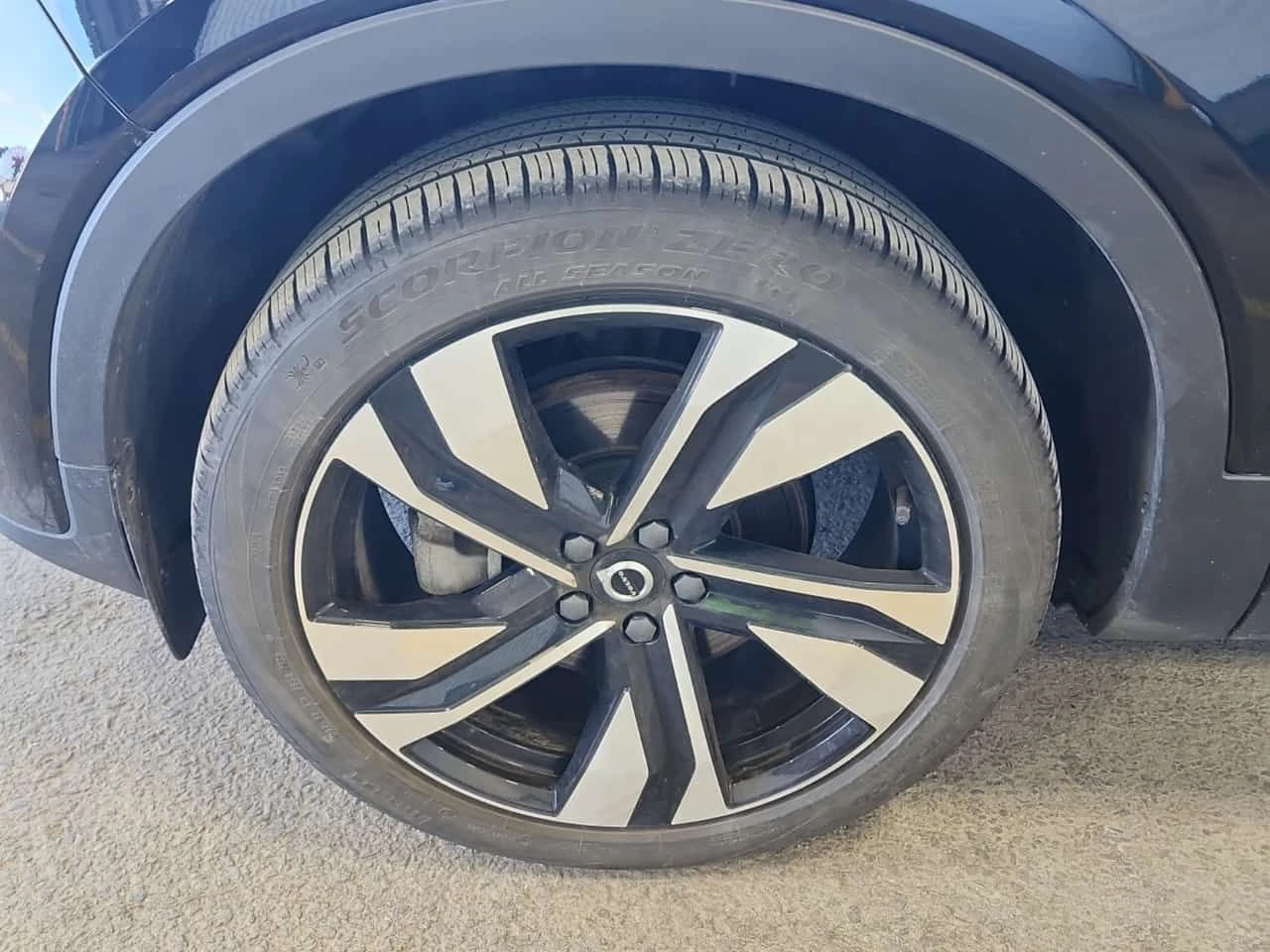 Volvo XC40 PLUS BRIGHT THEME| ПАМЕТ| ПАНОРАМА| 2 КЛЮЧА| , снимка 5 - Автомобили и джипове - 54425327