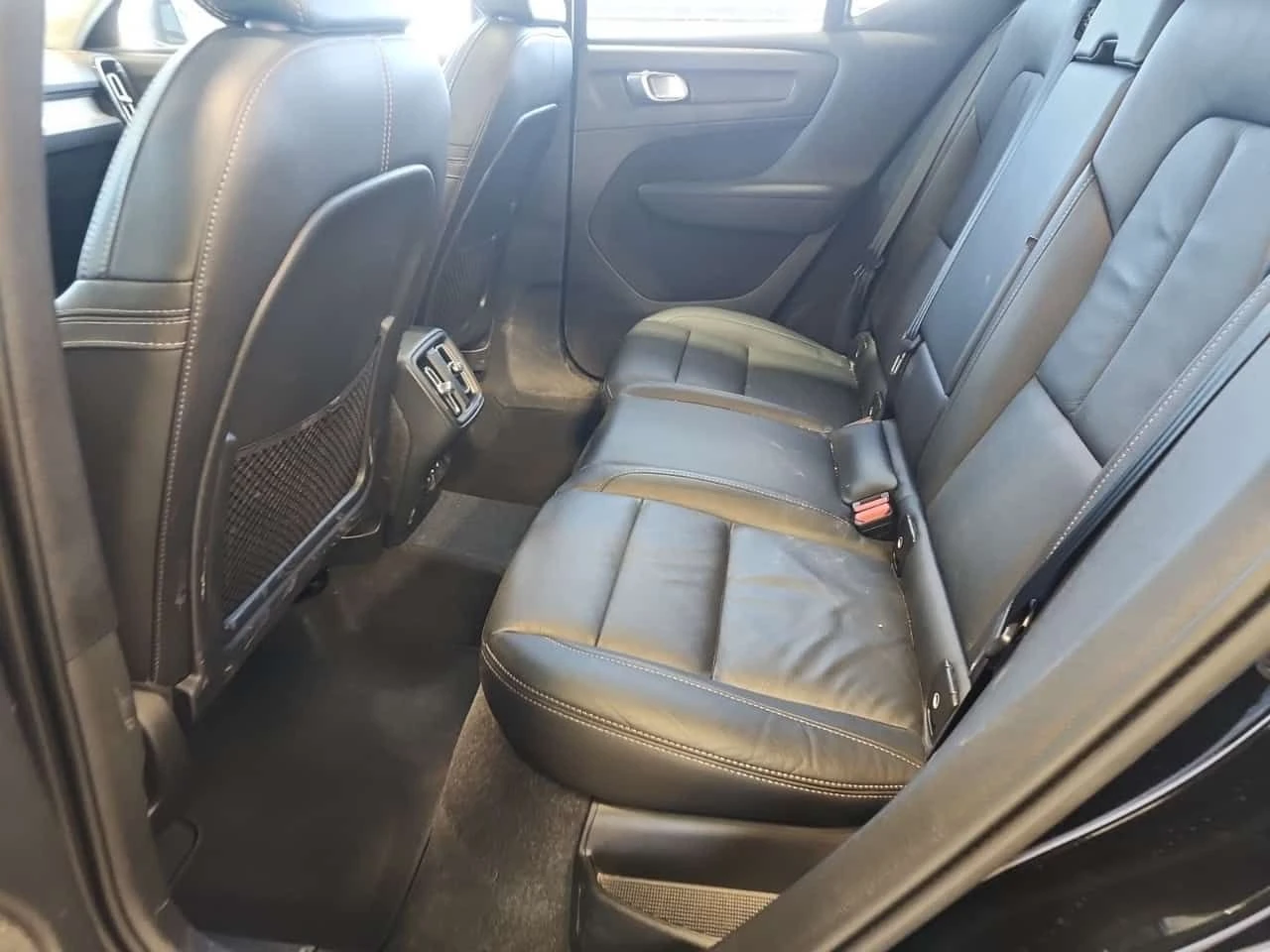 Volvo XC40 PLUS BRIGHT THEME| ПАМЕТ| ПАНОРАМА| 2 КЛЮЧА| , снимка 12 - Автомобили и джипове - 54425327