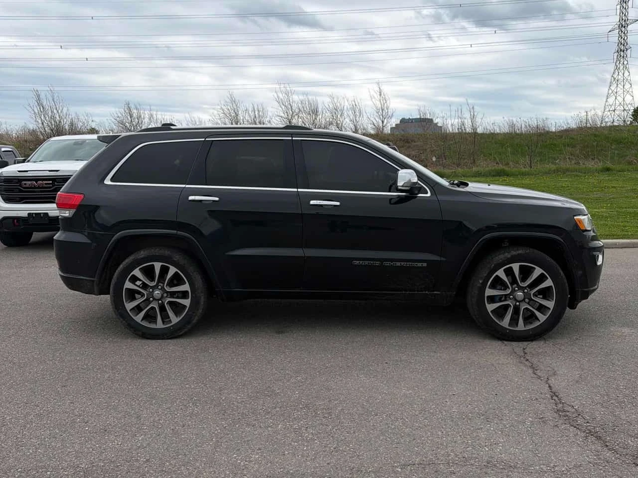 Jeep Grand cherokee * Overland * ZF8 * ПАМЕТ * ПОДГРЕВ * NAVI, снимка 3 - Автомобили и джипове - 54442342