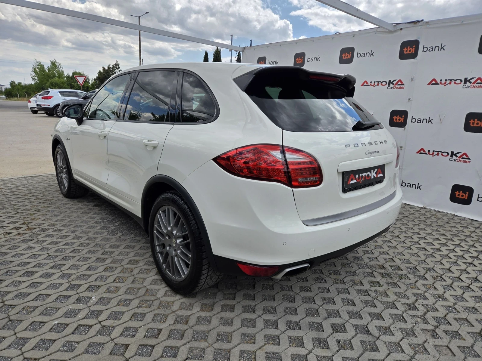Porsche Cayenne 3.0D-240кс= 4Х4= PCM= 8СК= НАВИ= BI-XENON, снимка 5 - Автомобили и джипове - 55233601
