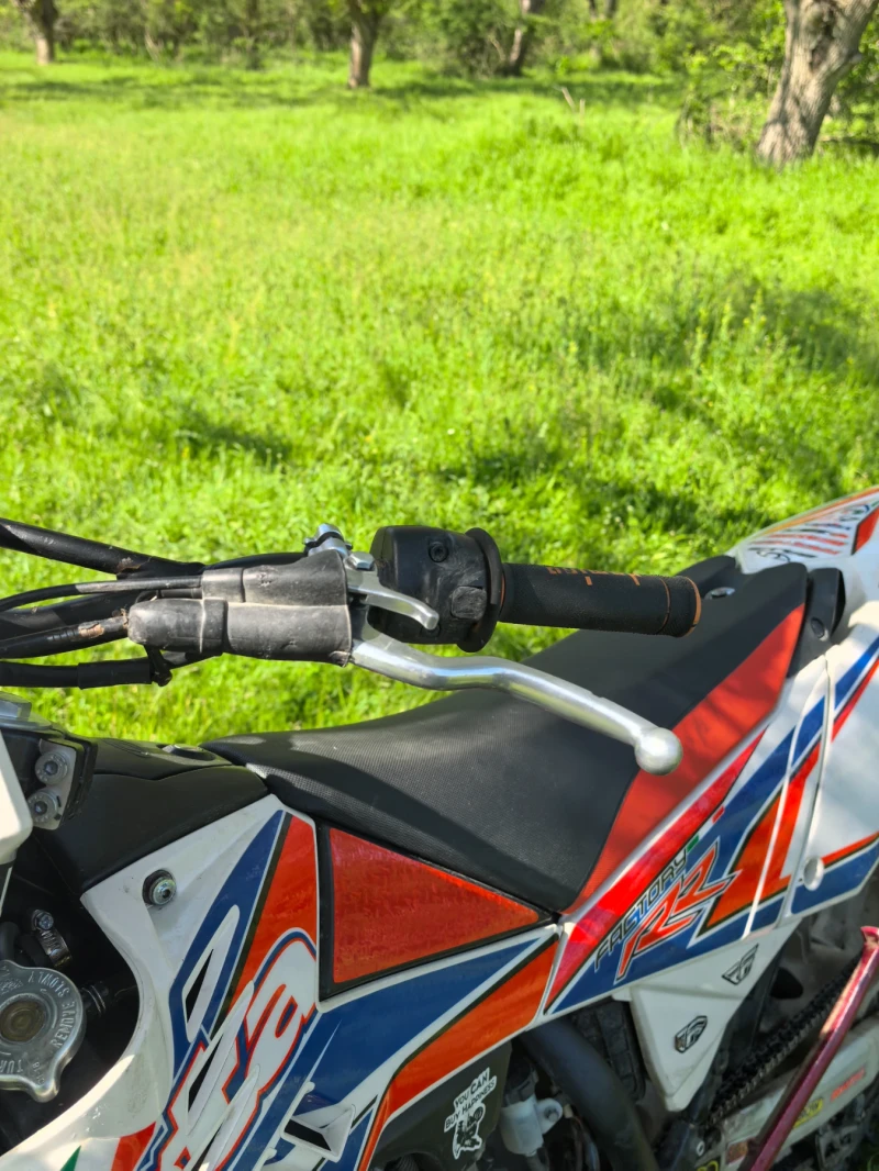 Beta Rr Продавам Beta rr 125  2017 година Мотора е в добро, снимка 7 - Мотоциклети и мототехника - 52383443