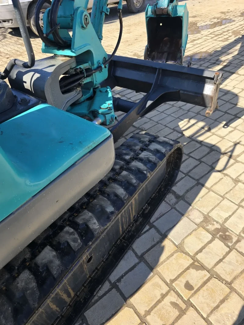 Багер Kobelco 030, снимка 6 - Индустриална техника - 49361157