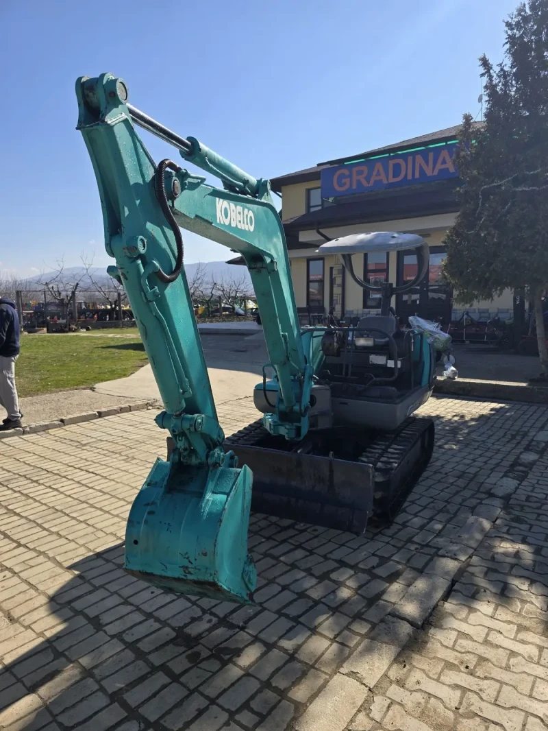 Багер Kobelco 030, снимка 3 - Индустриална техника - 49361157