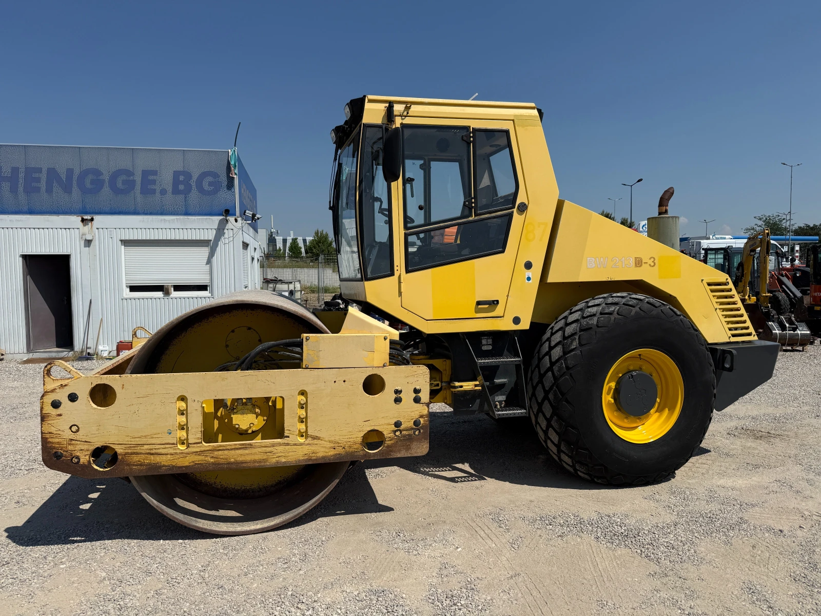 Валяк BOMAG BW 213 D-3, снимка 2 - Индустриална техника - 55332468