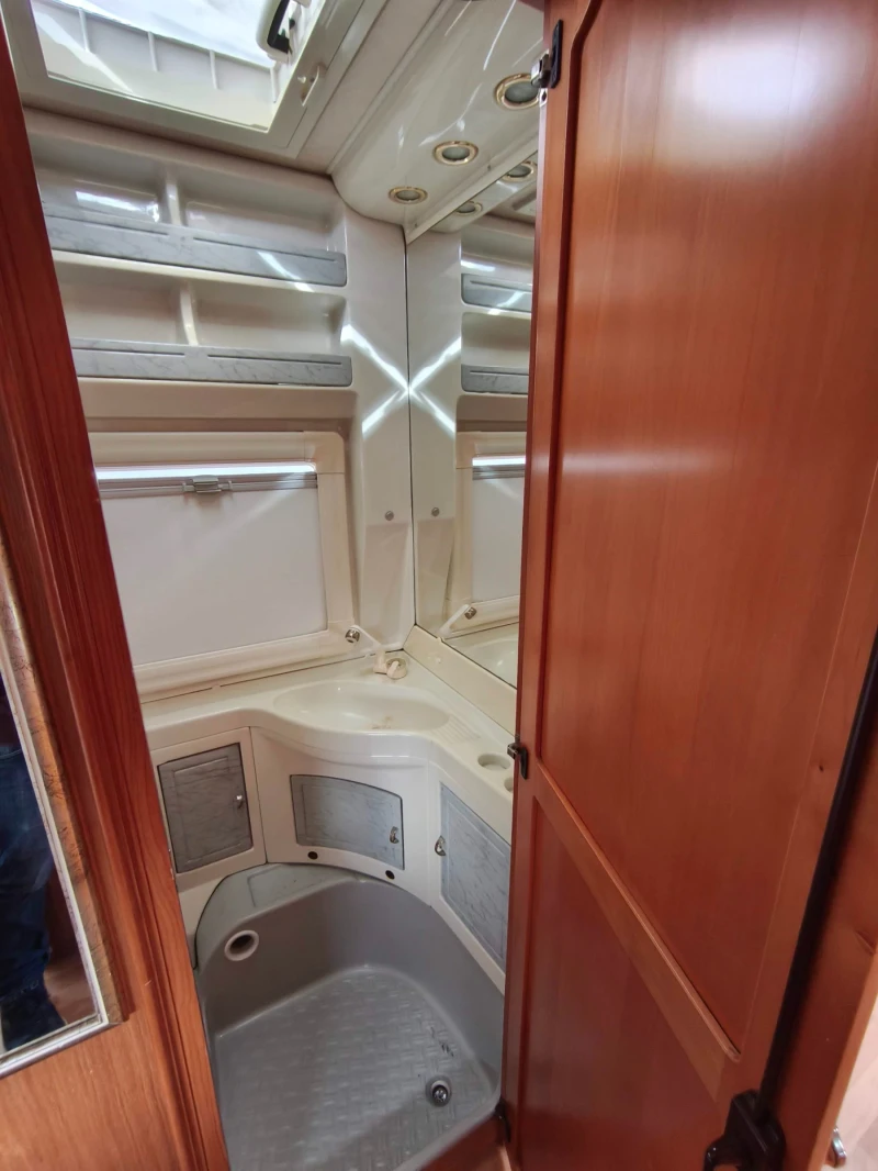 Каравана Tabbert Baronesse 6.5, снимка 8 - Каравани и кемпери - 51894369