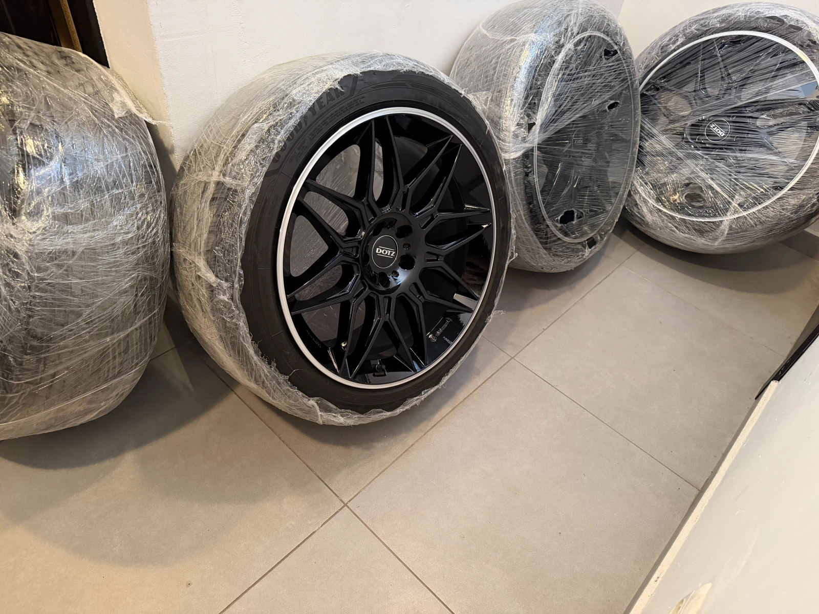 Гуми с джанти Goodyear 255/45R20, снимка 2 - Гуми и джанти - 56295373
